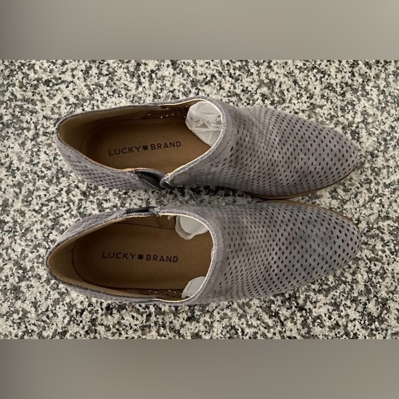 Lucky Brand Baylah2 Steel Grey Oiled
Suede Booties Size 9 - Picture 4 of 9